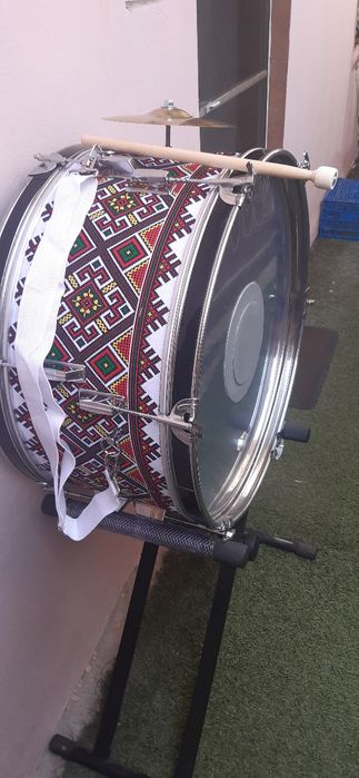 Vând toba pt orchestra și folclor cu cinel de alama .