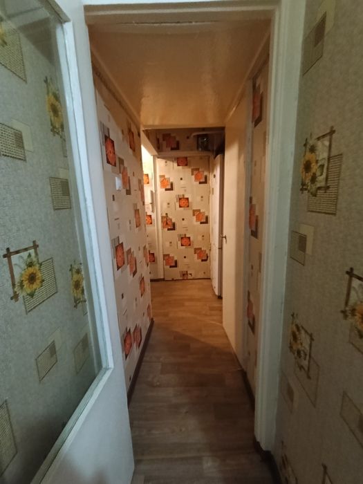 1-ком кв 7 мкр 1 эт, не угл