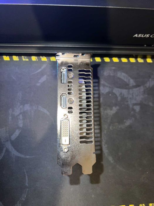 ASUS GeForce GTX 1050 2GB – отлично състояние, почти нова!