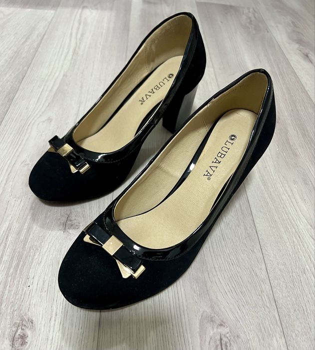 Отдам даром черные туфли