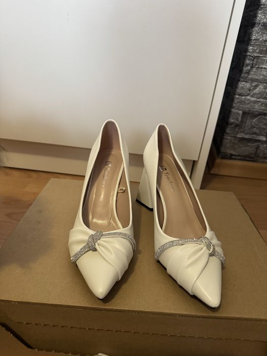 Обувки на ток , 37 номер .