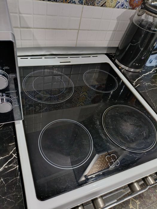 Продам электрическую плиту