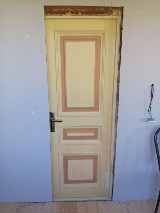 Продаётся дверь. В хорошем состояние