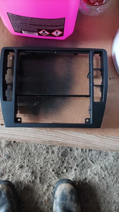 Продавам мултимедия и две рамки за Фолксваген