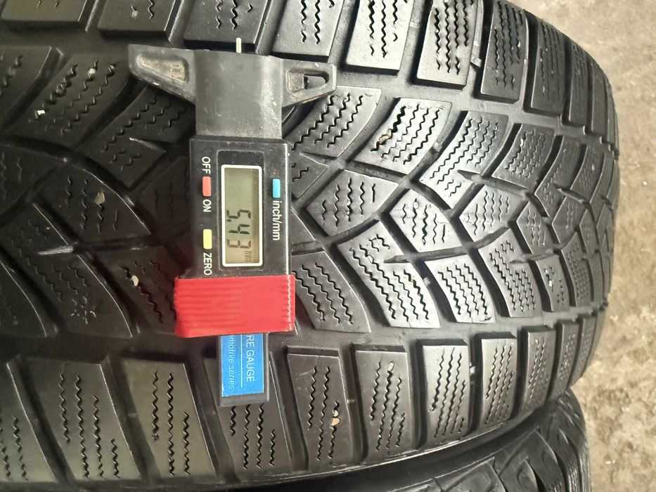 2x Anvelope iarna 215/55 R17 - GoodYear Ultra Grip Performance +