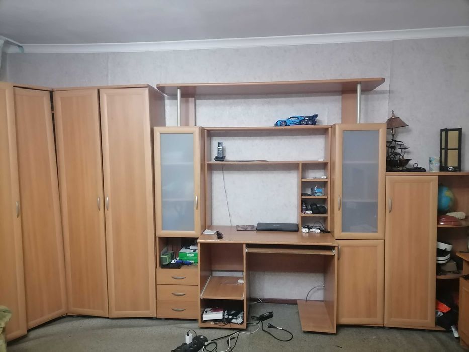 Продам шкаф-горку