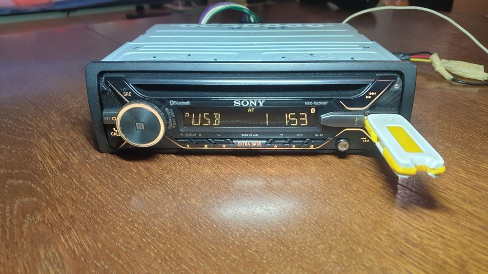 Авто радио плеър музика за кола Сони Sony CD MP-3 USB AUX Bluetooth Блутут Цветове