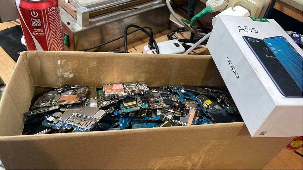 Телефоны не рабочие платы любого сорта