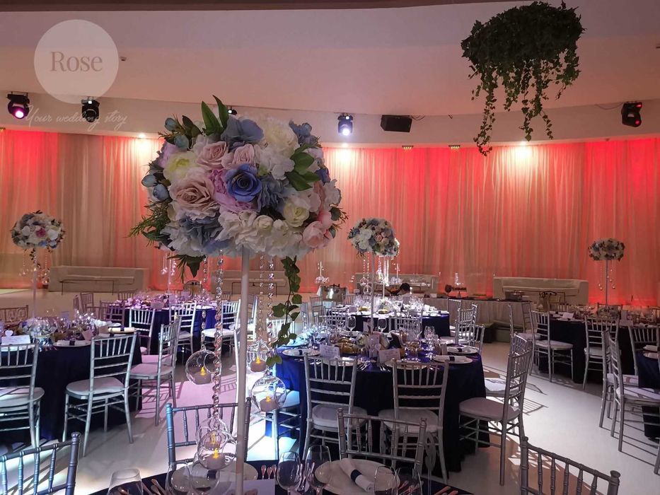 Aranjament floral din flori artificiale pentru evenimente