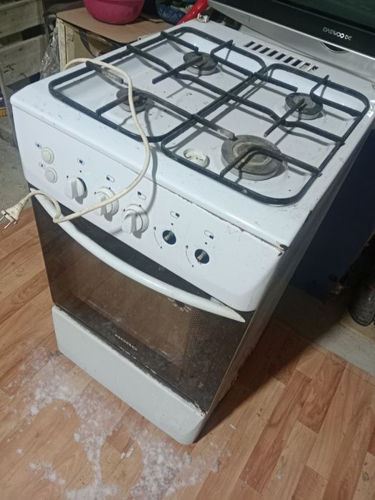 Продам газ плиту за 8000