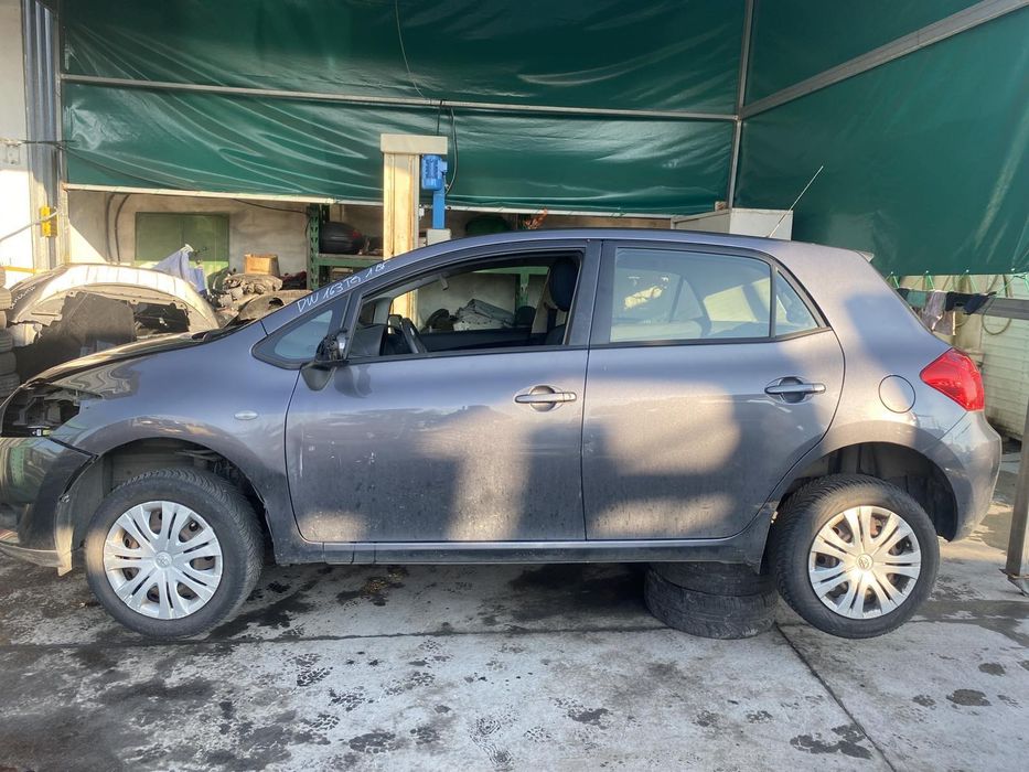 Тойота Auris 1.3i. На Части!!!