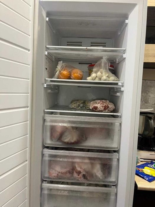 Продам морозильную камеру