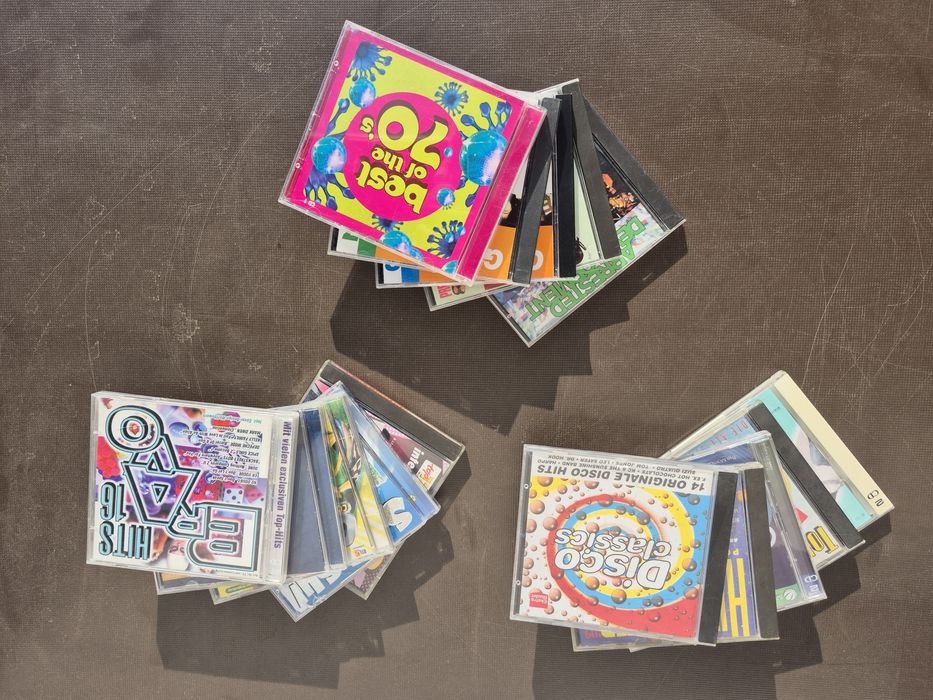 Vând 15 CD muzica usoara mixta straina artisti internationalii celebri 

- HQ