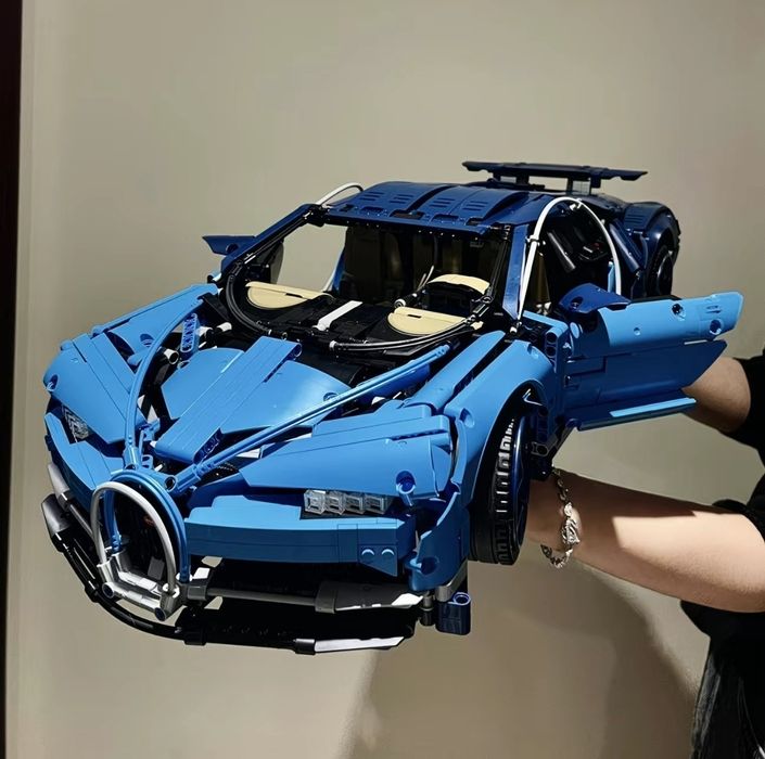 Конструктор Лего суперкар Bugatti Chiron