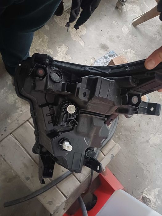 Фар ляв  Тойота Тундра