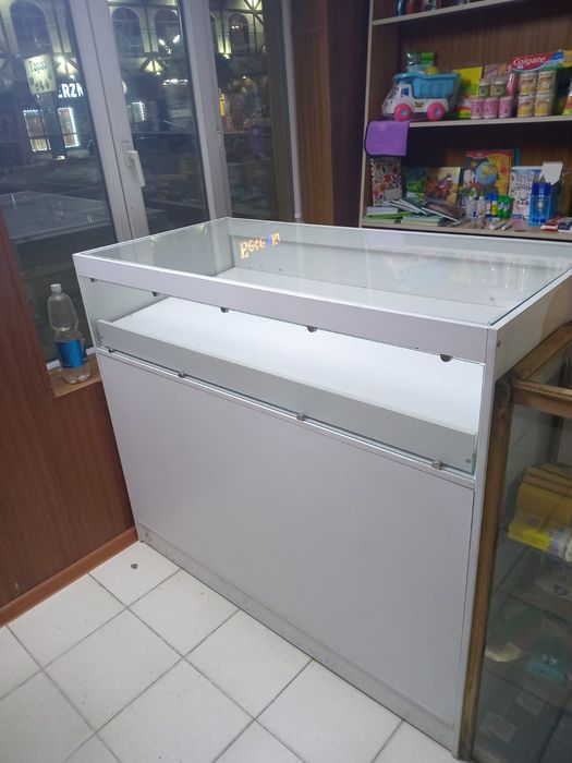Продам полки для магазина.(Витрины).