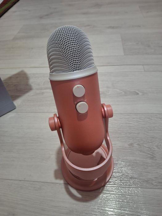Микрофон Blue Yeti (розовый)