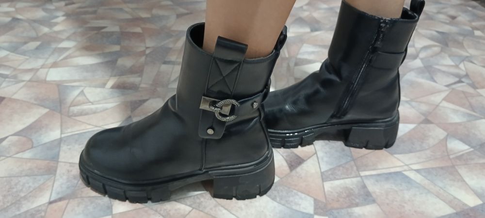 Продам зимние сапожки