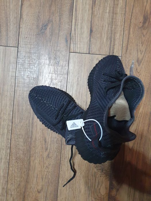 Vând adidasi yeezy boost