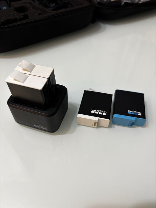 GoPro Hero 10 Black + multe accesorii + hard case