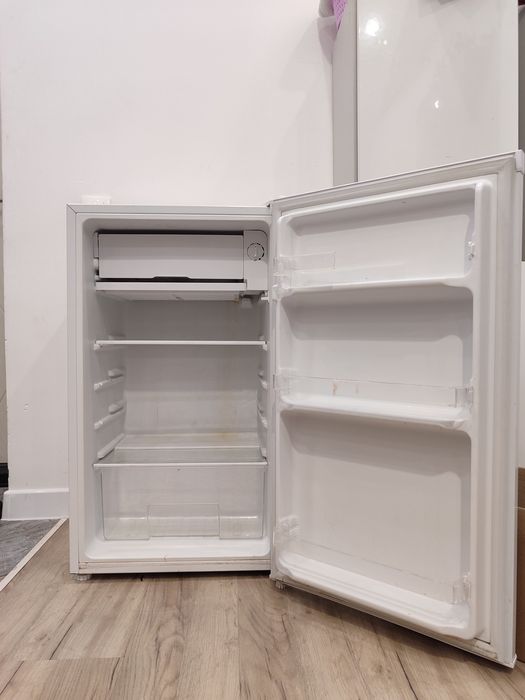 продается холодильник