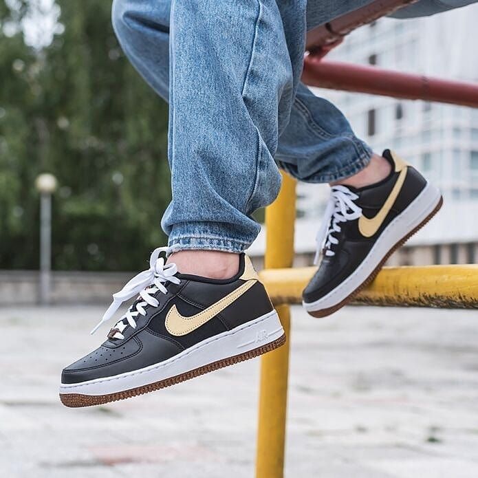 Nike Air Force 1 LV8