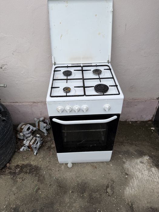 Vand aragaz cu patru ochiuri