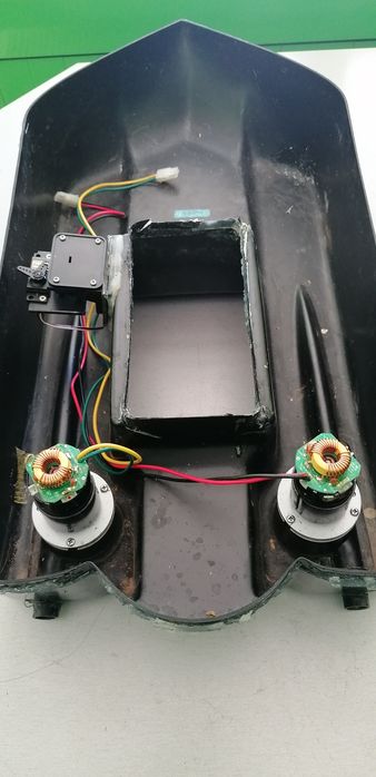 Корпус за лодка за захранка