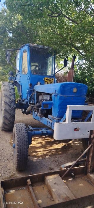 Traktor T28 sotiladi