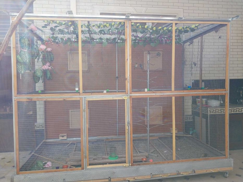 Большая клетка для птиц