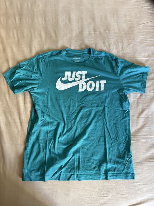 Продавам мъжка тениска на Nike!