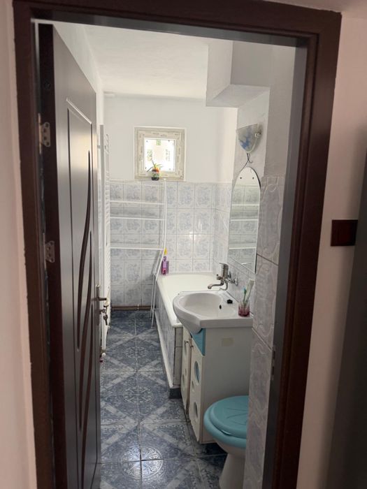Inchiriez apartament cu 2 camere si loc de parcare