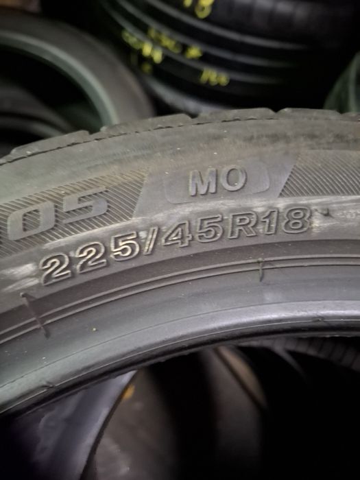 225 45 18 Vând 2 anvelope vară Bridgestone