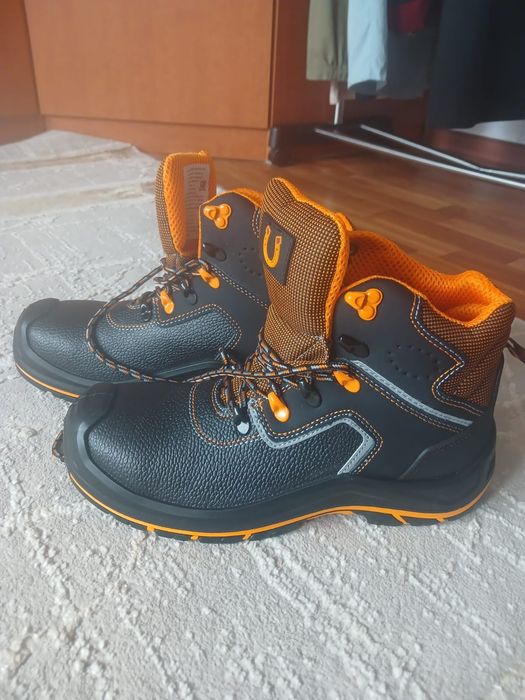 Продам ботинки новый