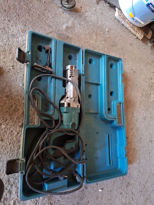 Fierăstrău sabie makita,  funcțională,  cu excepția sistemului de panz