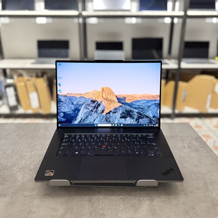 Lenovi Thinkpad Z16 премиум ноутбук