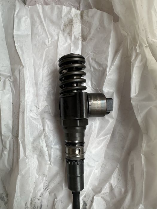 Injector Bosh  Audi A4 B7 Cod motor BLB. 141 cp