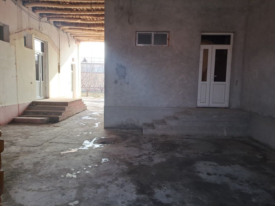 Уй сотилади аэропорт коттедж отчопар