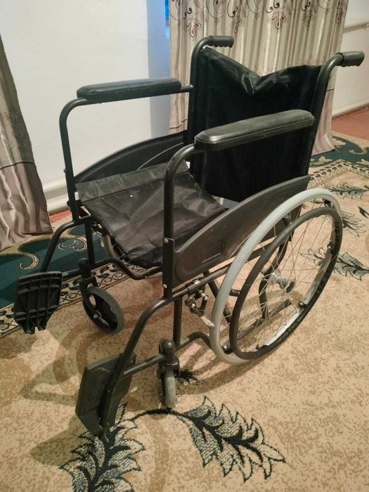 Инвалидная коляска в хорошем состоянии