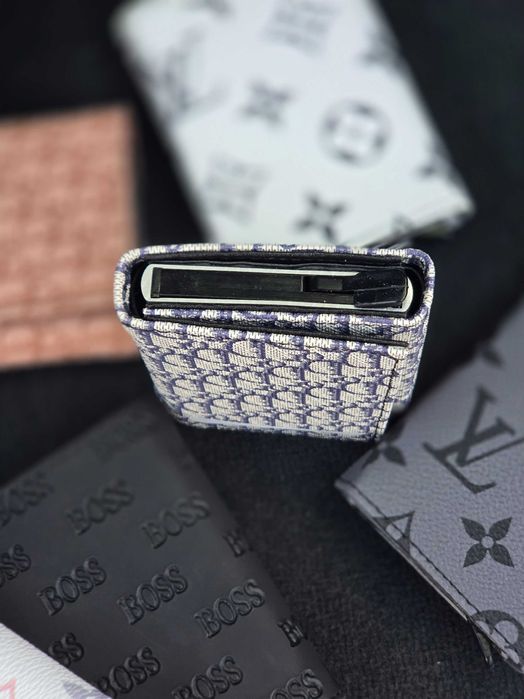 Портфейл за кредитни и дебитни карти