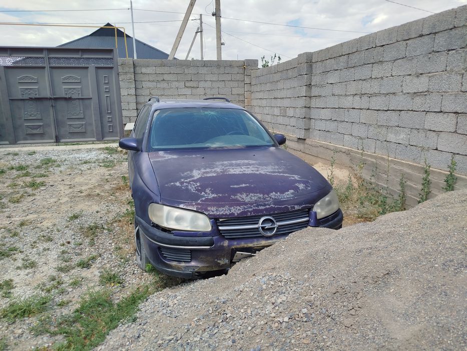 Опел омега,сатылады,2.5 куб,бағасы 300 мың,бағасын келісеміз