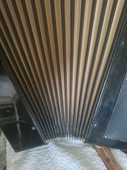 Vând Acordeon Verdi 1 48 bași