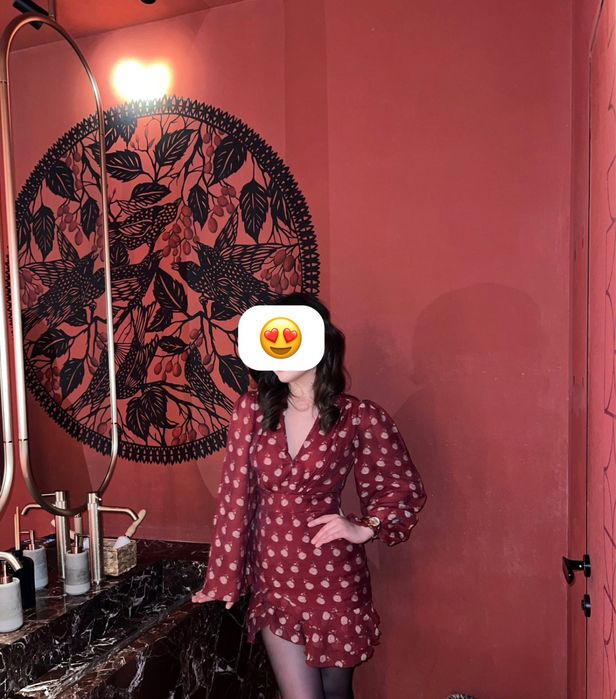 Короткое красное платье