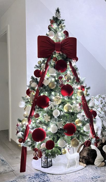 Vând brad de Craciun, înalt de 2 m.