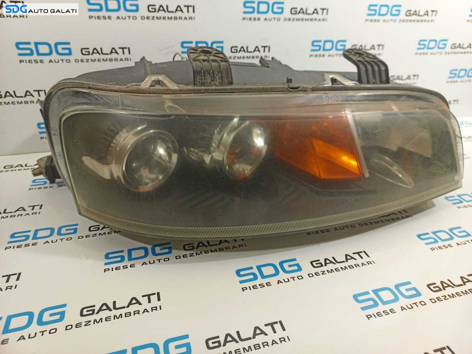 Far Dreapta cu Lupa FARA Xenon EUROPA Fiat Punto 1998 - 2005 [L2151]