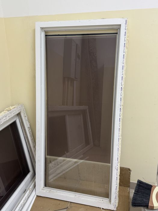 Пластиковые двери и окно