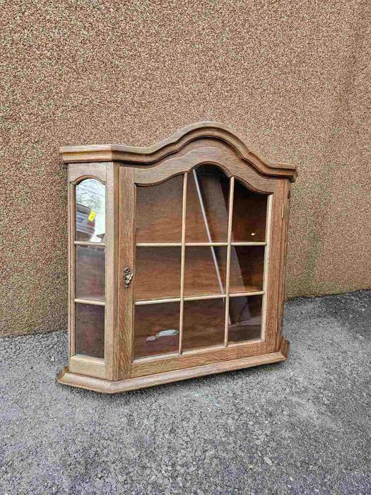 Витрина за стена в стил Рустик