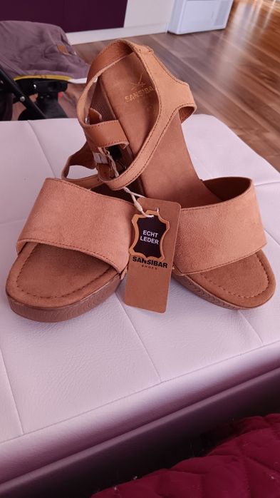 Два чифта страхотни сандали