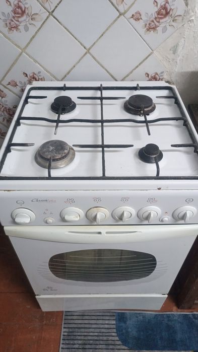 Продам газовую плиту