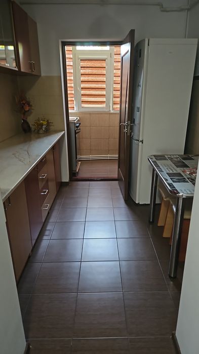 Închiriez apartament